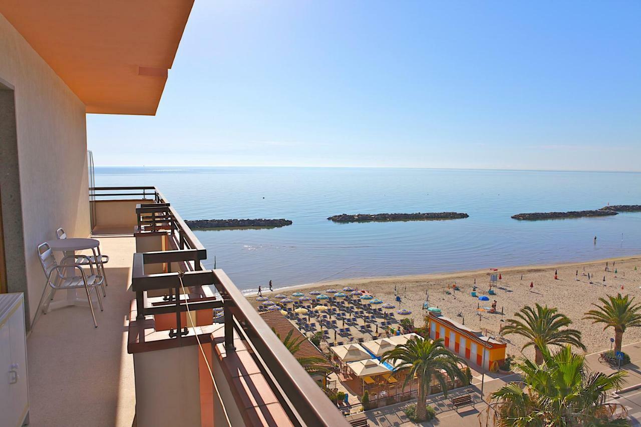 Hotel Cristal Cupra Marittima Exterior photo